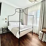 Redland - 3 *