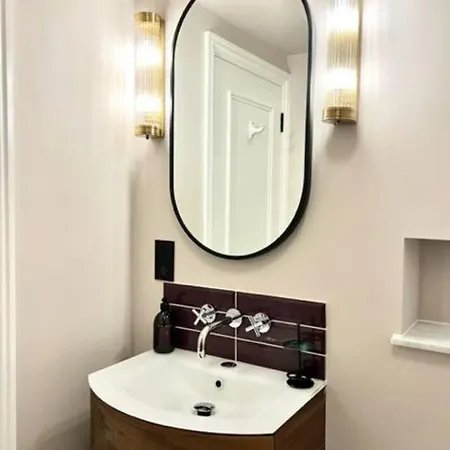 Redland - 3 *