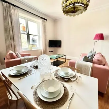 Redland - 3 *