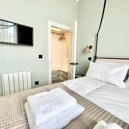 Redland - 3 * Bristol