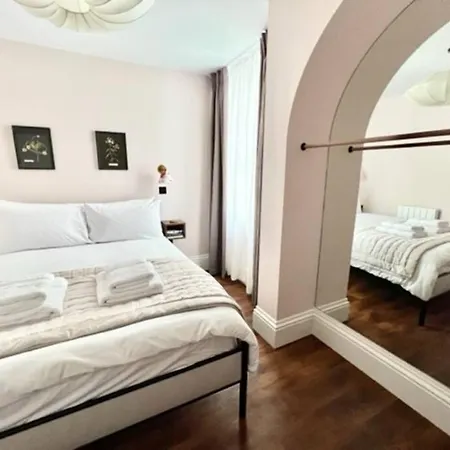 Redland - 3 *