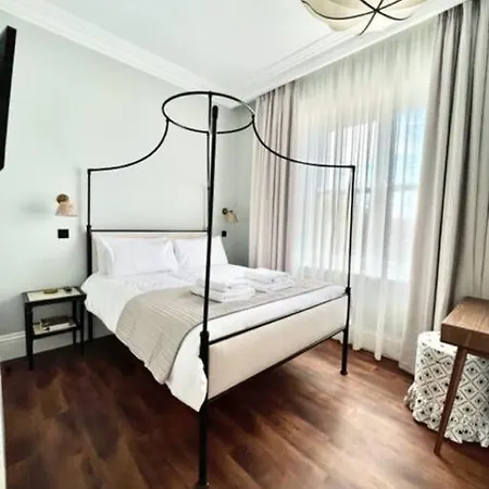 Redland - 3 *