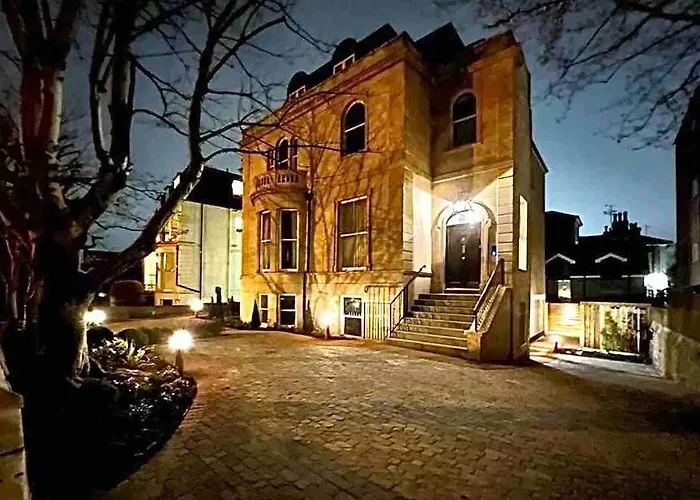 Redland - 3 * Bristol